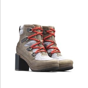 SOLD🔥Sorel Women's Blake  LaceUp Booties
